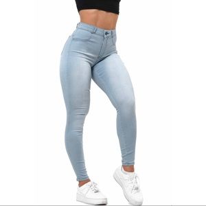 Mid Waisted Beach Blue Jeans